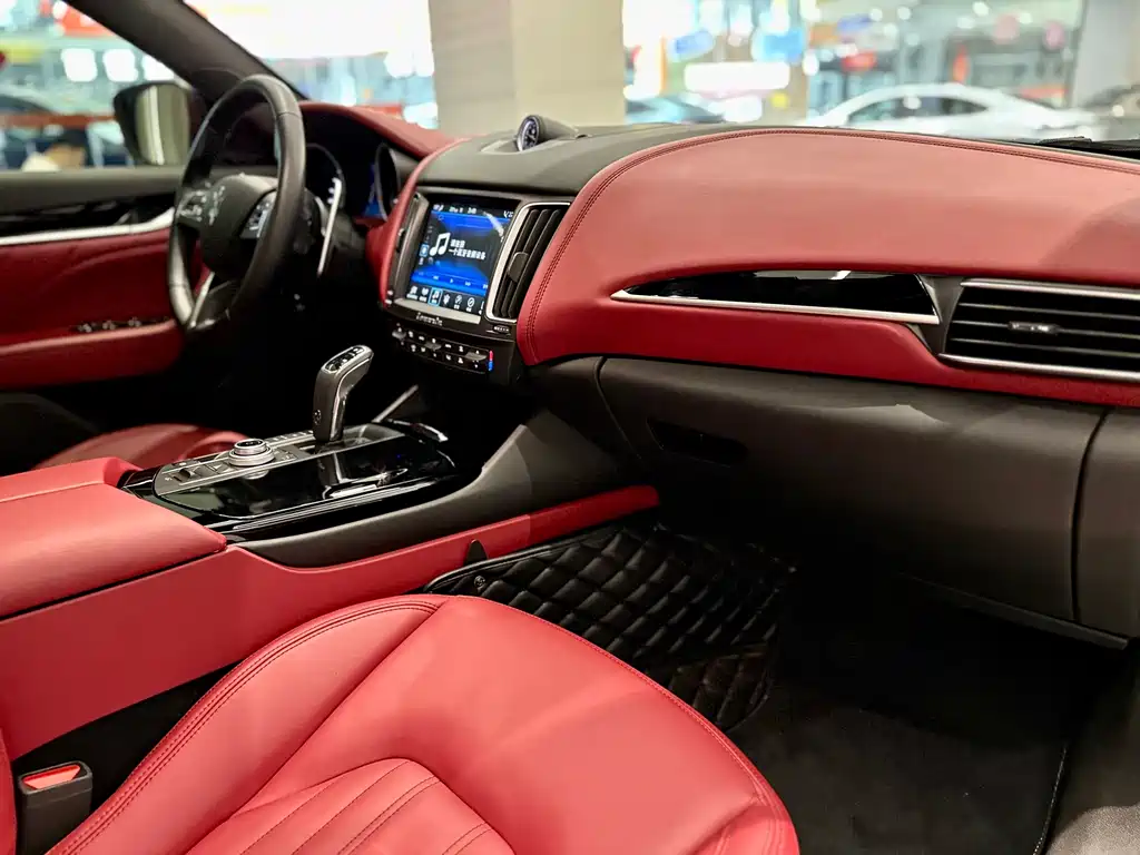 Levante 3.0 T Standard