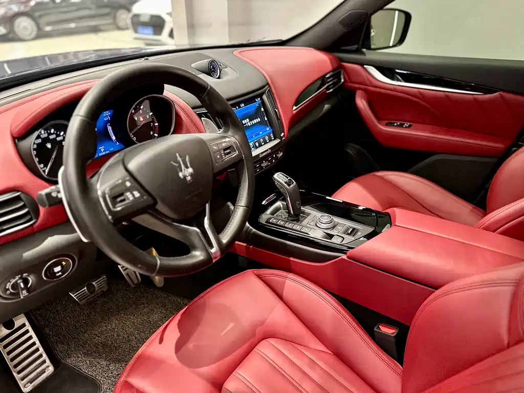 Levante 3.0 T Standard