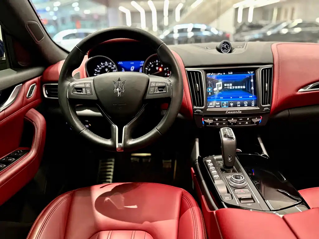 Levante 3.0 T Standard