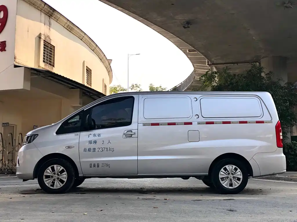 Refine M3 PLUS 1.8 L 2-seat Shuttle