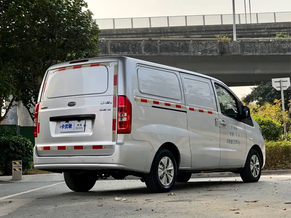 Refine M3 PLUS 1.8 L 2-seat Shuttle