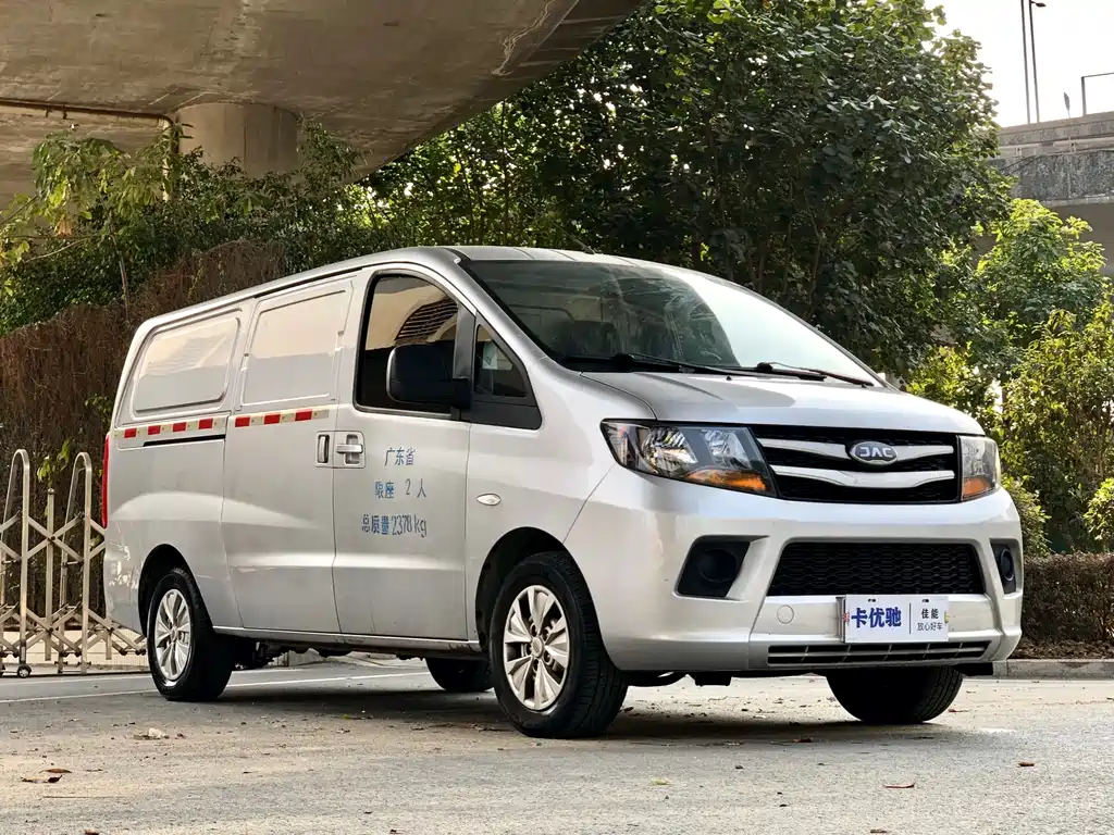 Refine M3 PLUS 1.8 L 2-seat Shuttle