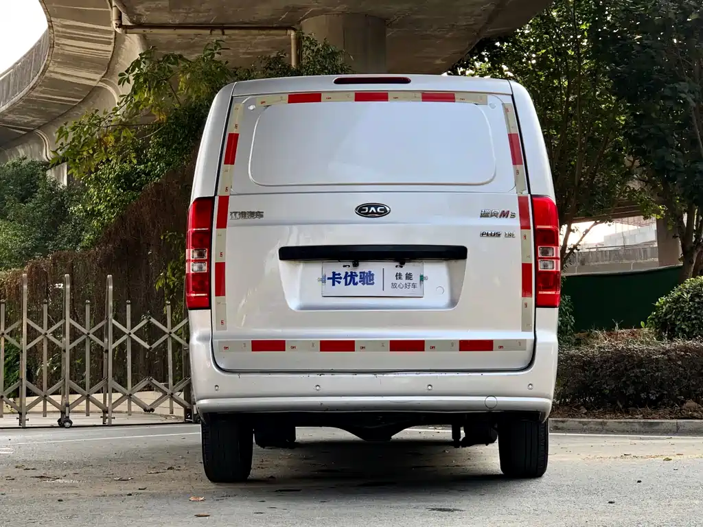 Refine M3 PLUS 1.8 L 2-seat Shuttle