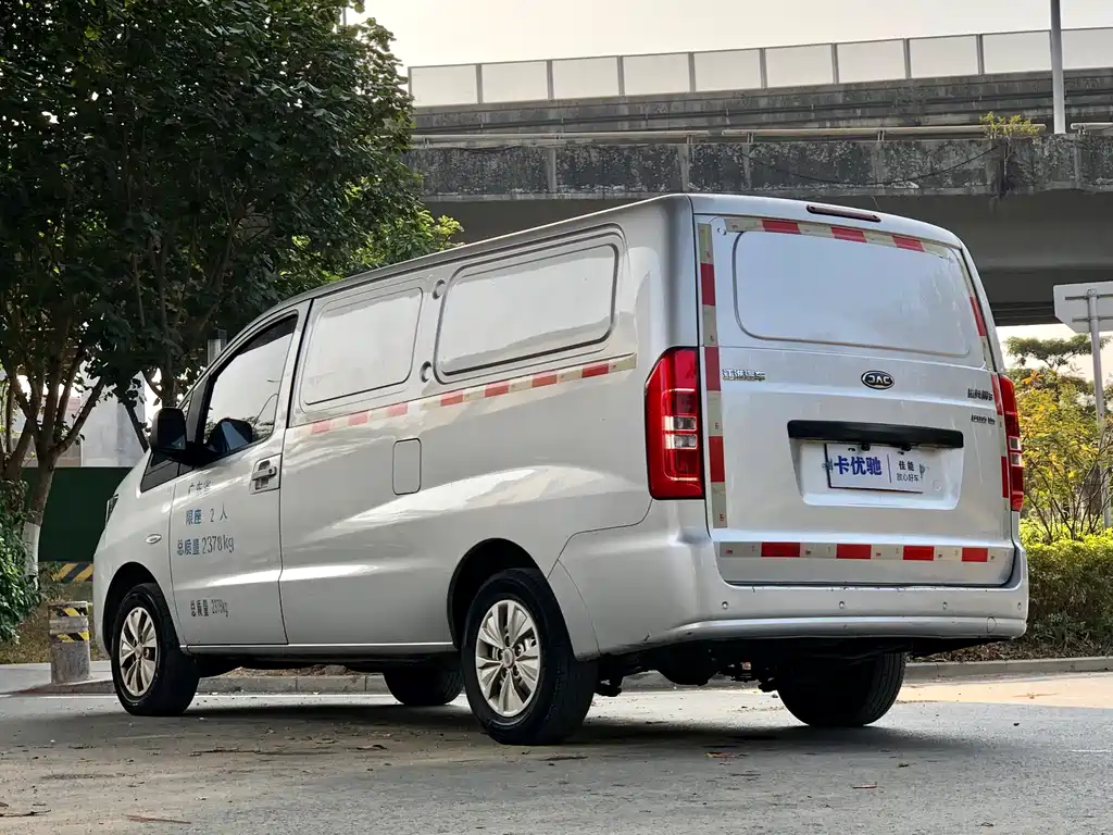 Refine M3 PLUS 1.8 L 2-seat Shuttle