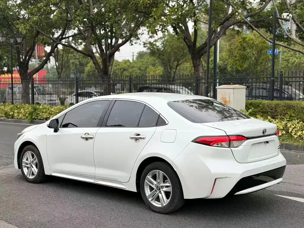 Levin Dual Engine 1.8 H E-CVT Tech