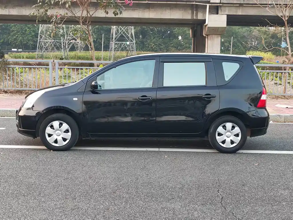 Livina 1.6 L Auto All-round