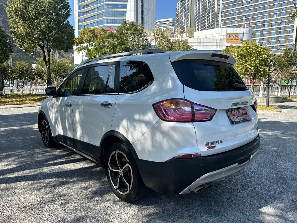 SWM X7 1.5 T Auto Smart Enjoyment 7-seat
