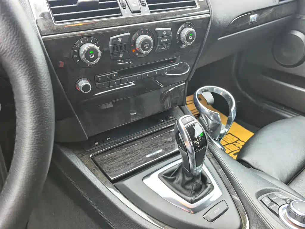 BMW 6 Series 630 i 2-door Coupe