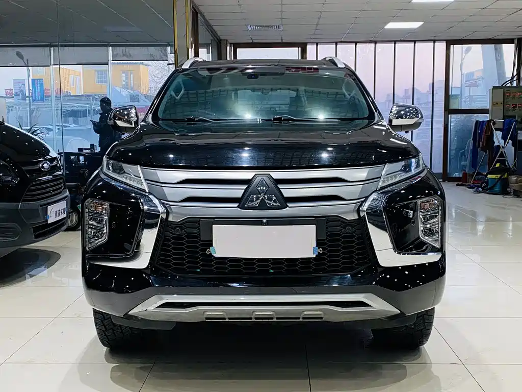 Pajero Sport (Import) 3.0 L Luxury