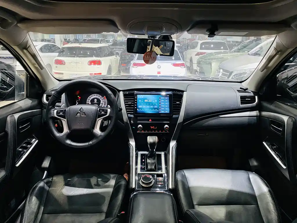 Pajero Sport (Import) 3.0 L Luxury