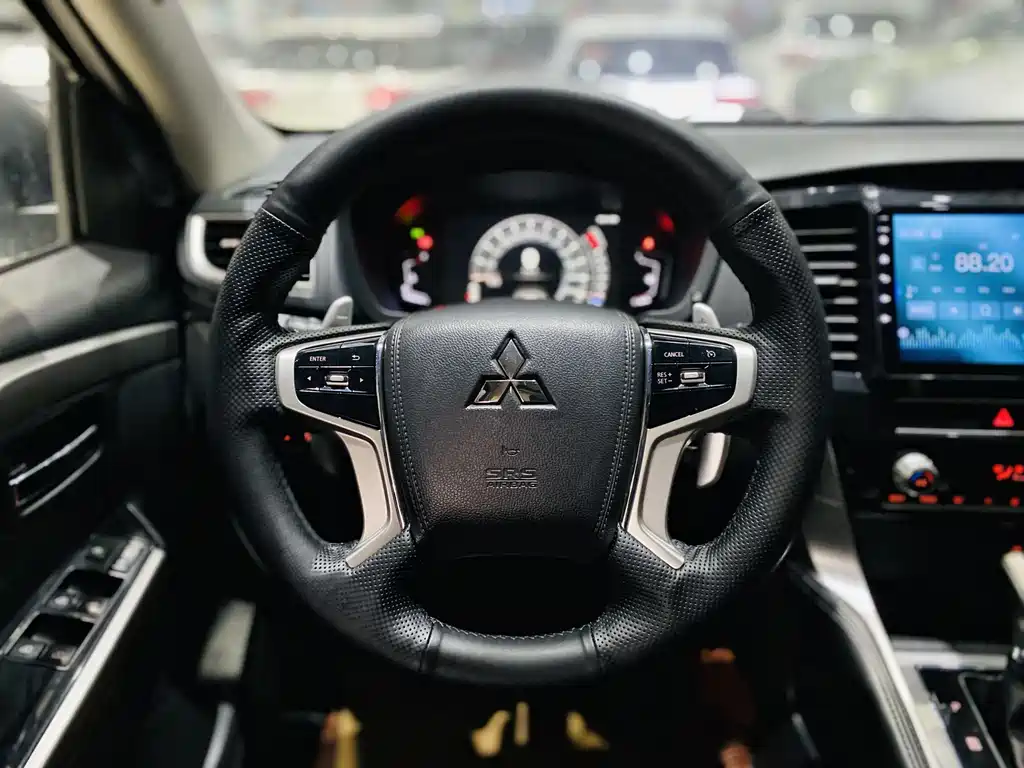 Pajero Sport (Import) 3.0 L Luxury