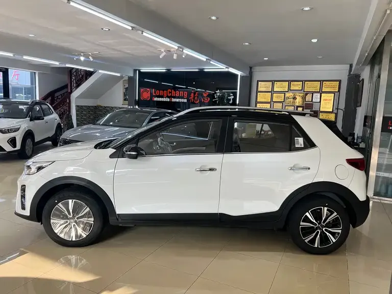 Kia Stonic 1.4 L CVT Fun Enjoyment Sunroof