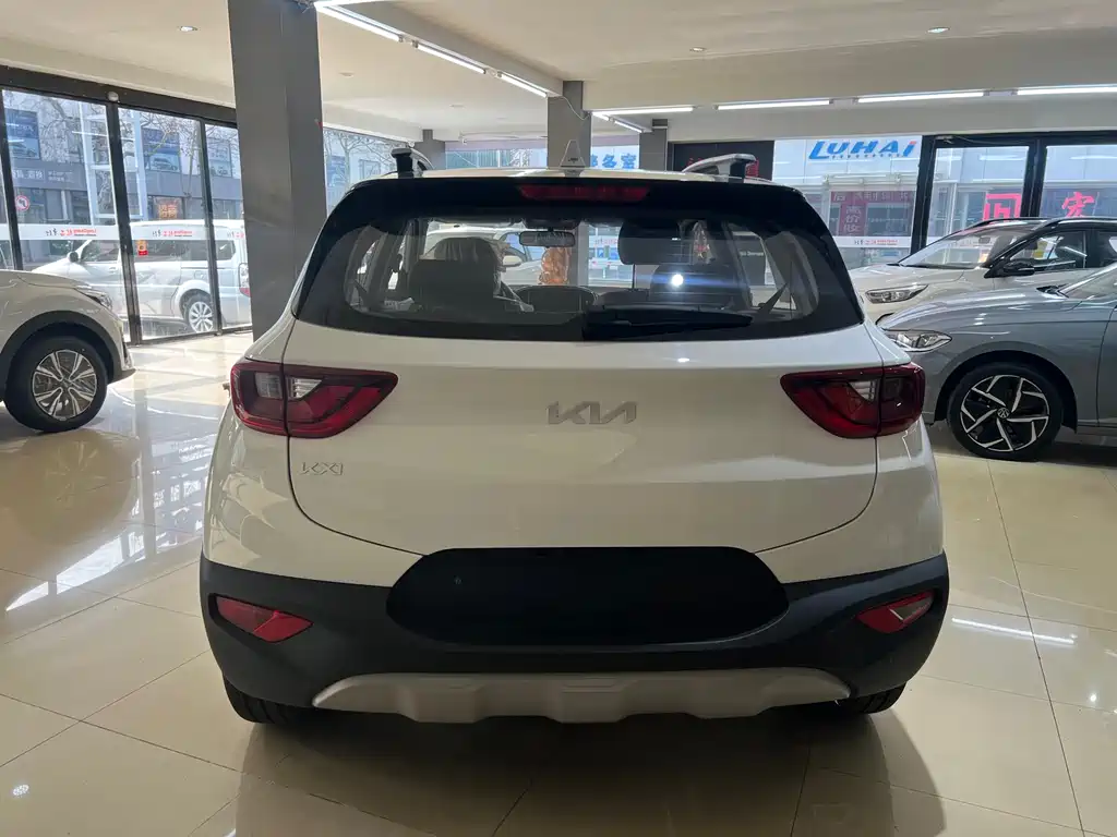 Stonic 1.4 L CVT Fun Enjoyment Sunroof