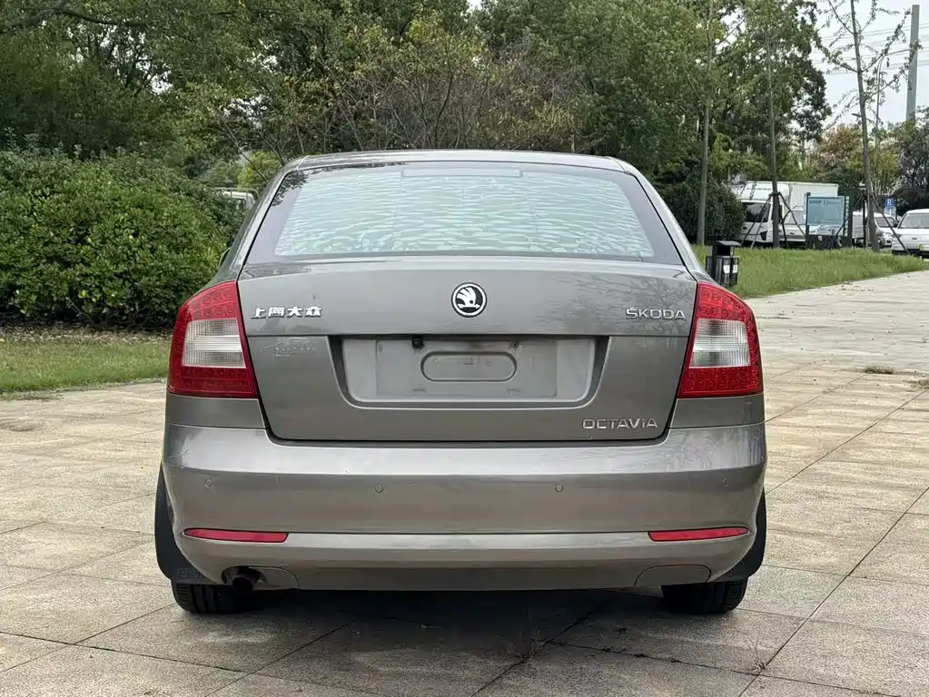 Octavia 1.6 L Auto Elegant