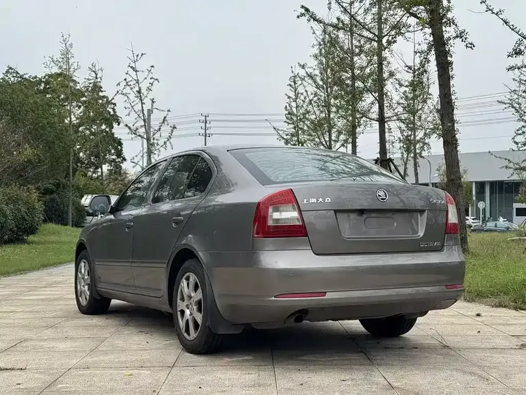 Skoda Octavia 1.6 L Auto Elegant