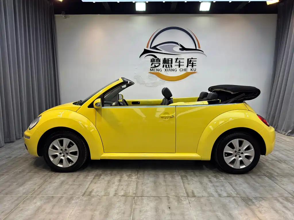 Beetle 2.0 AT Top Config Convertible