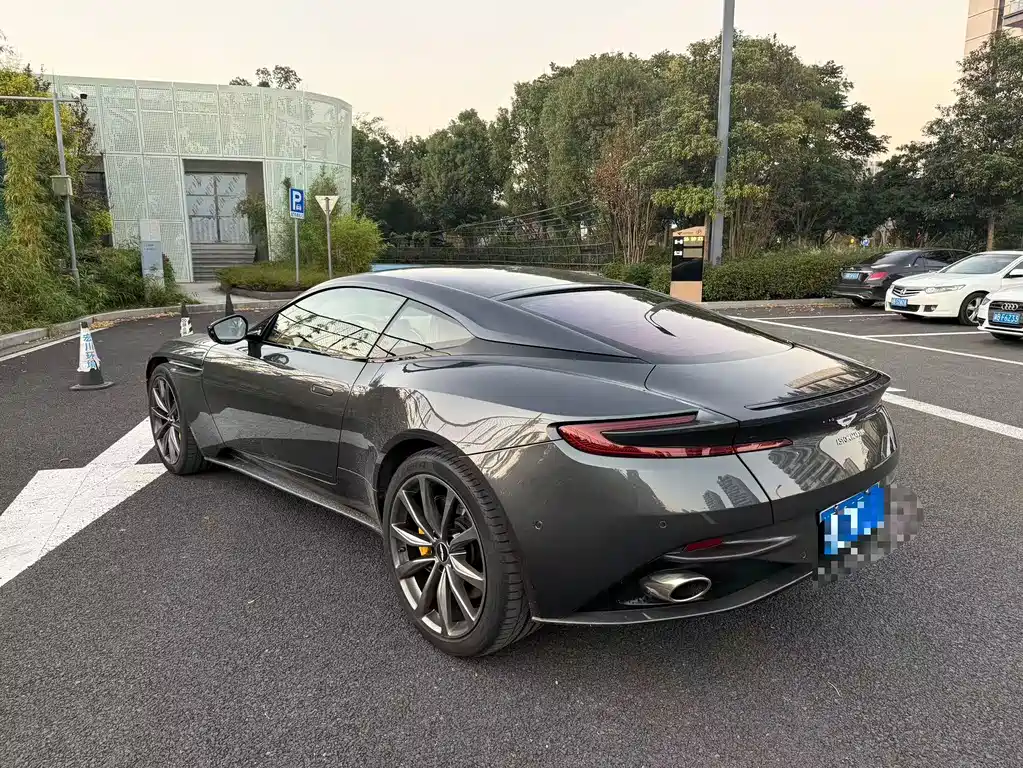 Aston Martin DB11 4.0 T V8 Coupe