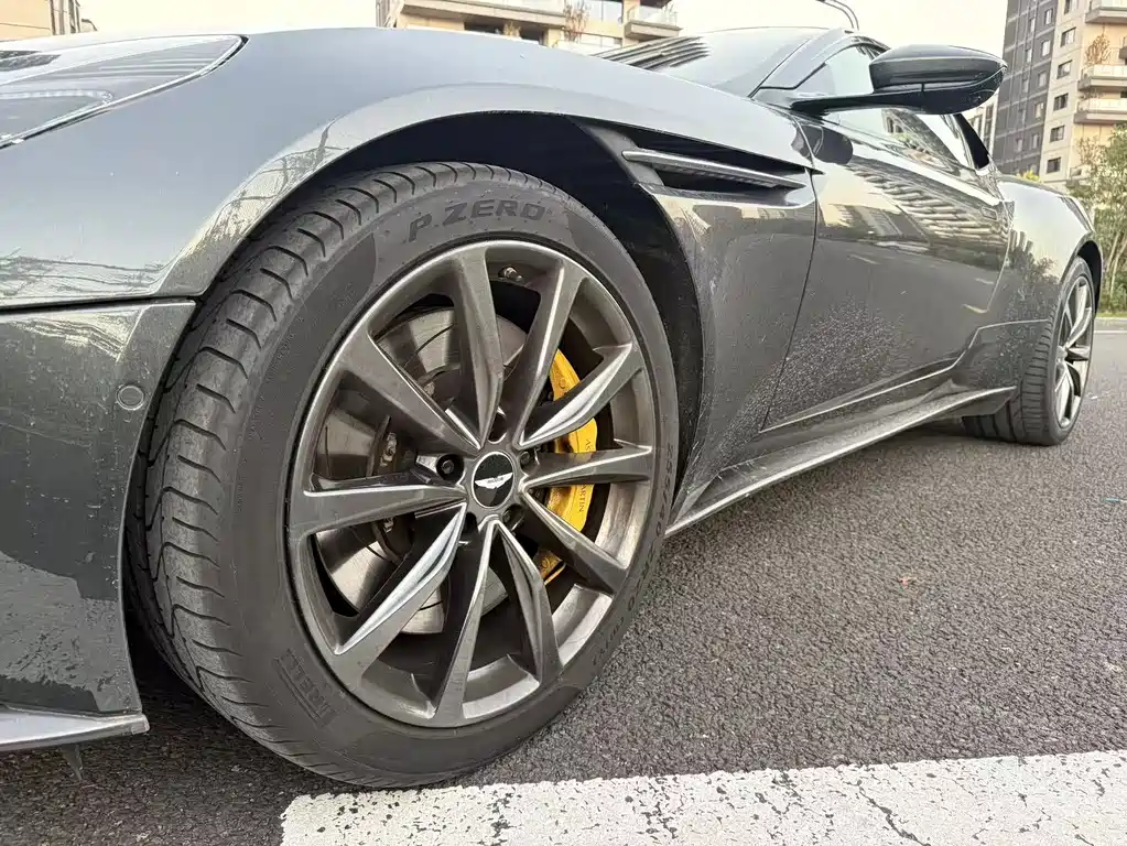 Aston Martin DB11 4.0 T V8 Coupe