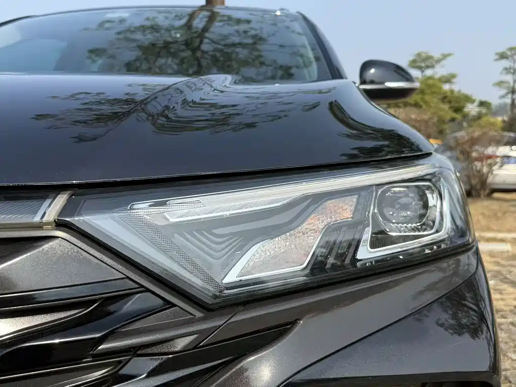 Dongfeng Fengshen AX7 Mach 1.5 T DCT DF31