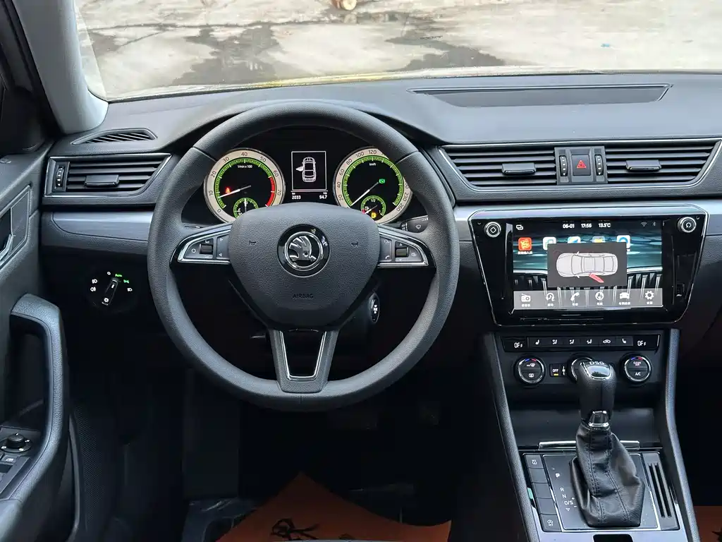Superb TSI330 DSG Comfort CN-V
