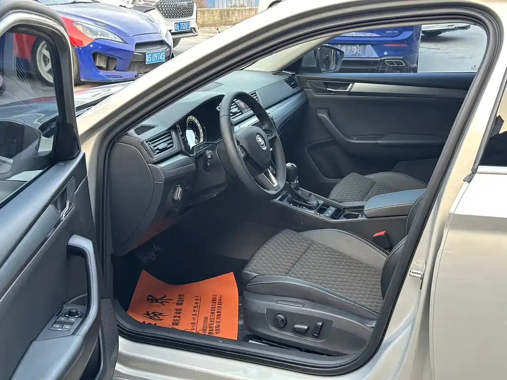 Superb TSI330 DSG Comfort CN-V