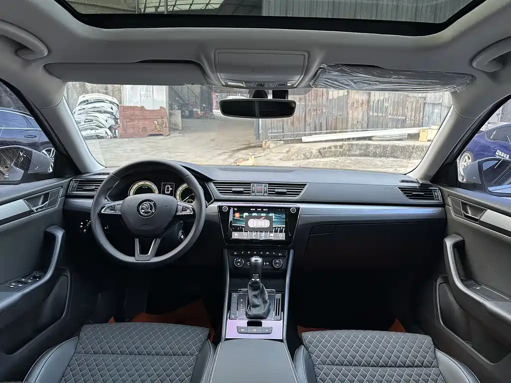 Superb TSI330 DSG Comfort CN-V