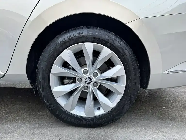 Skoda Superb TSI330 DSG Comfort CN-V