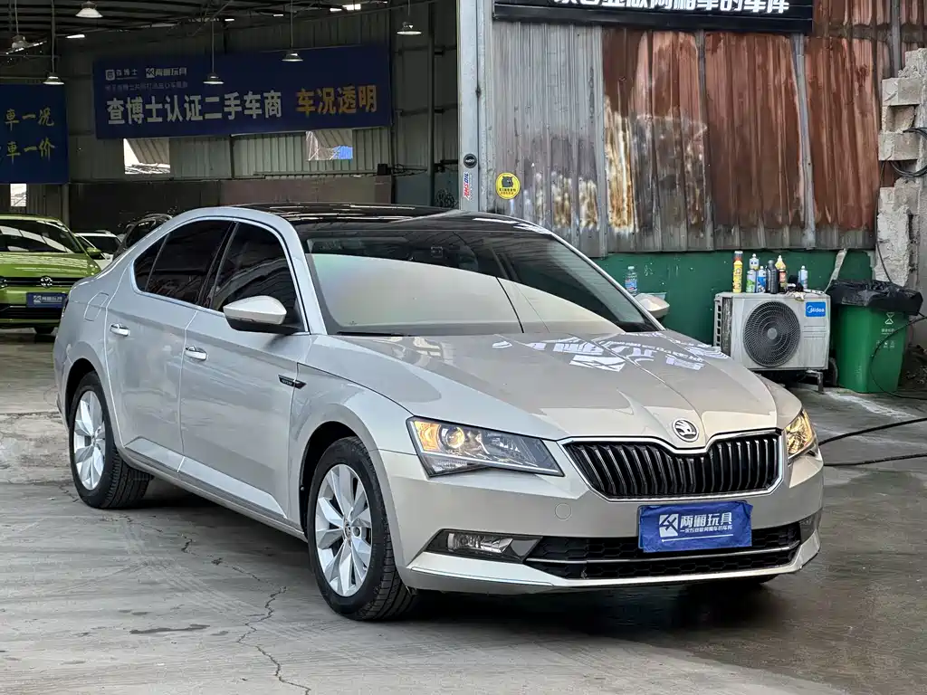 Superb TSI330 DSG Comfort CN-V