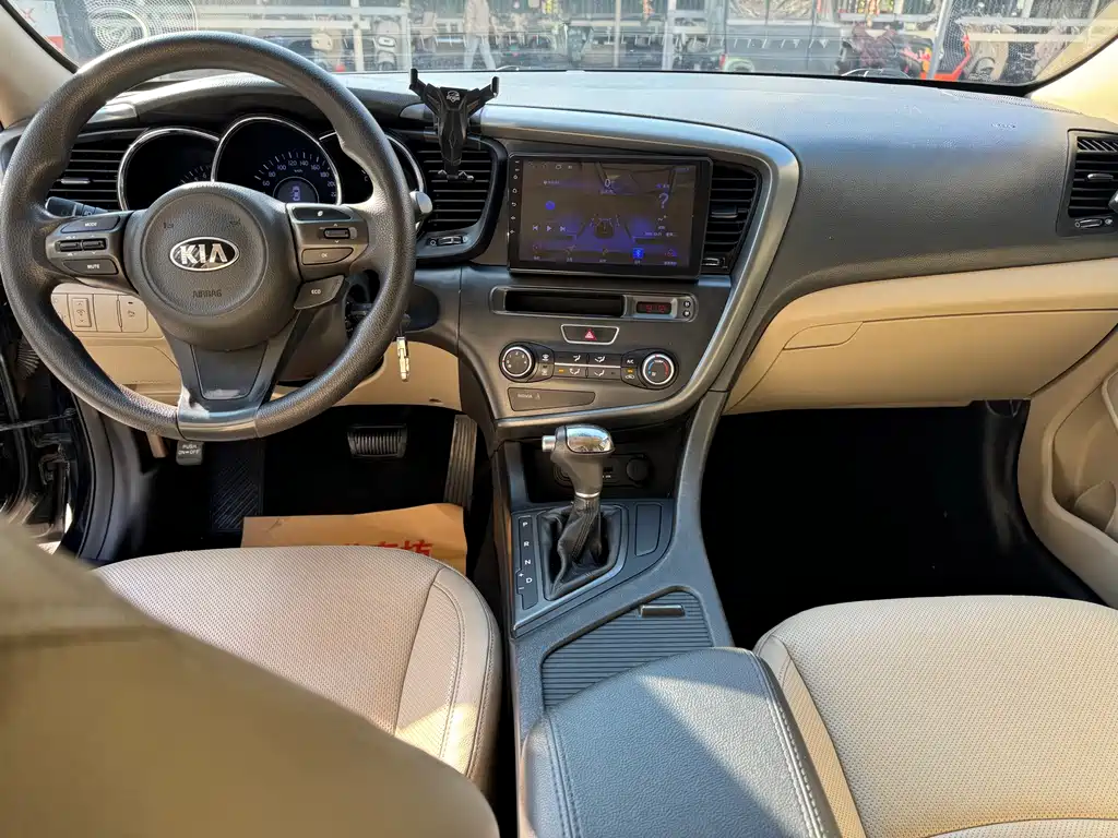 Kia K5 2.0 L Auto GL