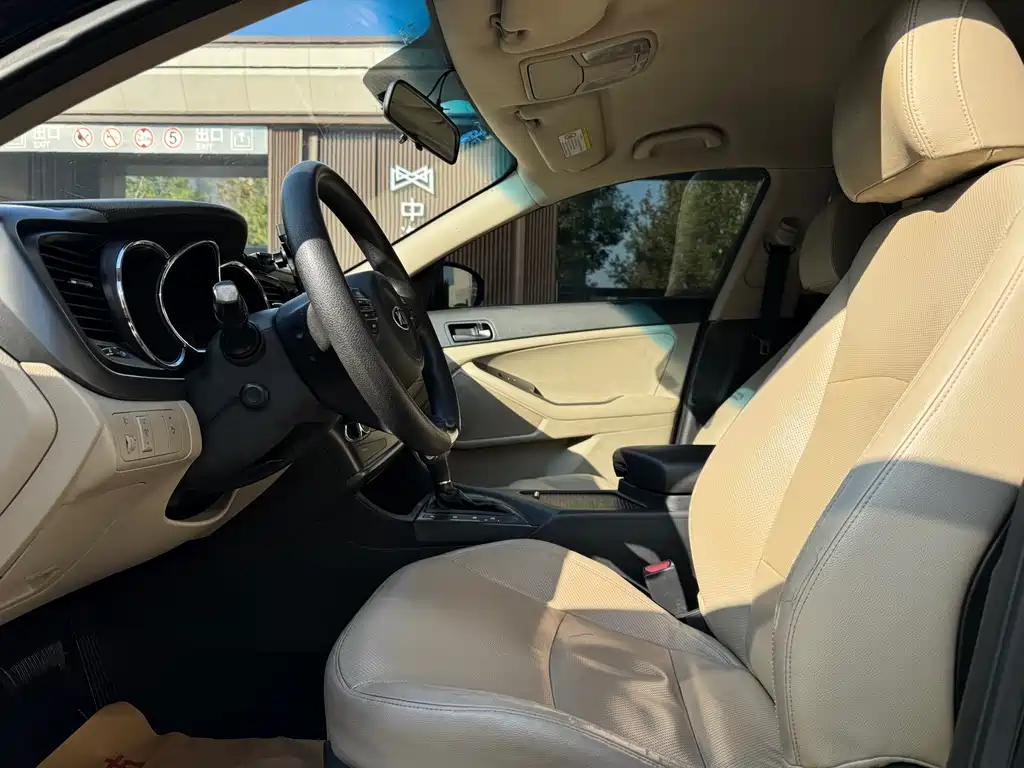 Kia K5 2.0 L Auto GL