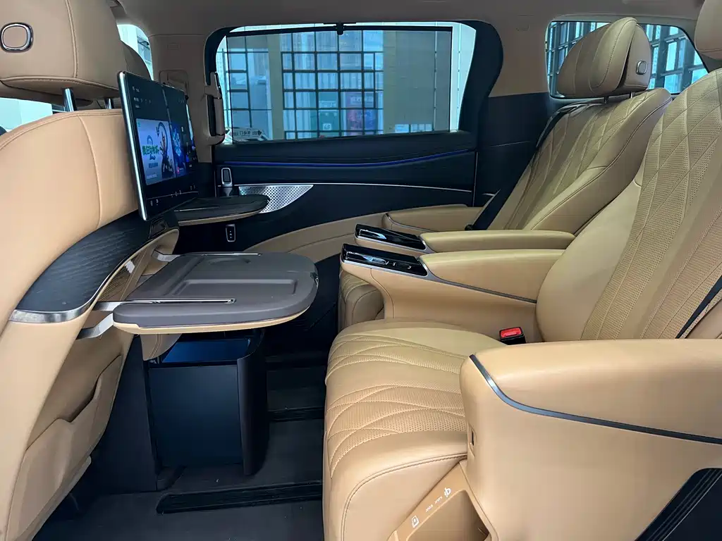 Denza D9 DM-i Smart Drive 1020 4 WD Flagship