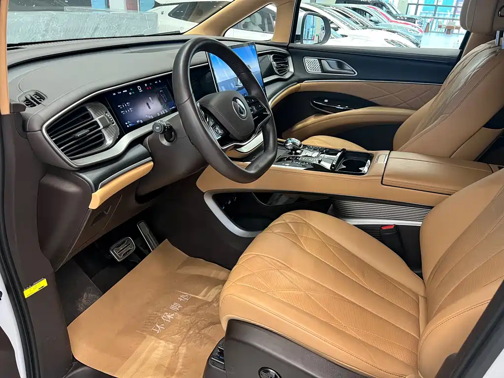 Denza D9 DM-i Smart Drive 1020 4 WD Flagship