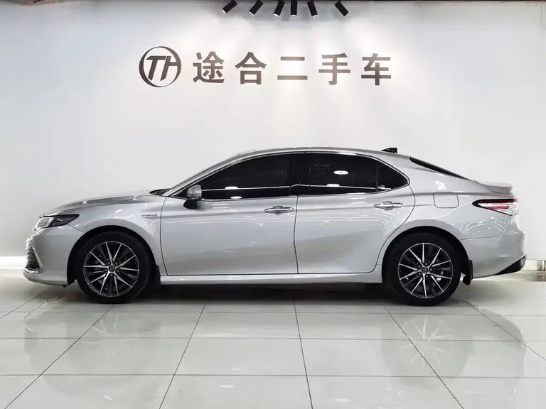 Toyota Camry Dual Engine 2.5 HG Luxury