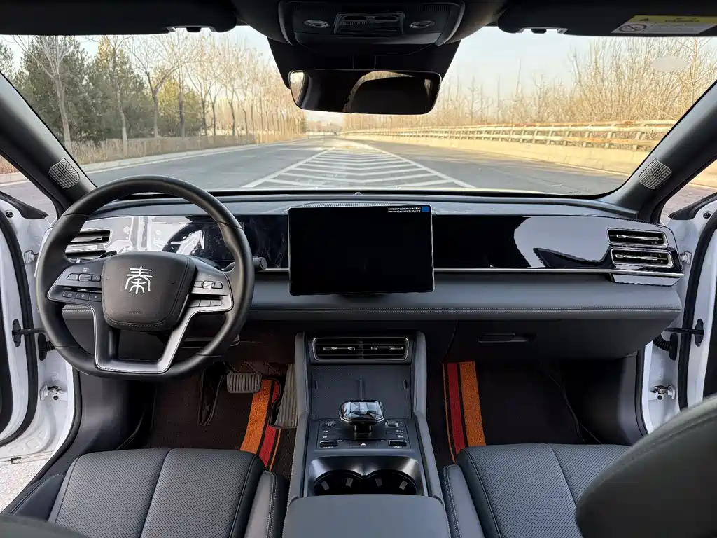 Qin L DM-i Smart Drive 120 KM Leading
