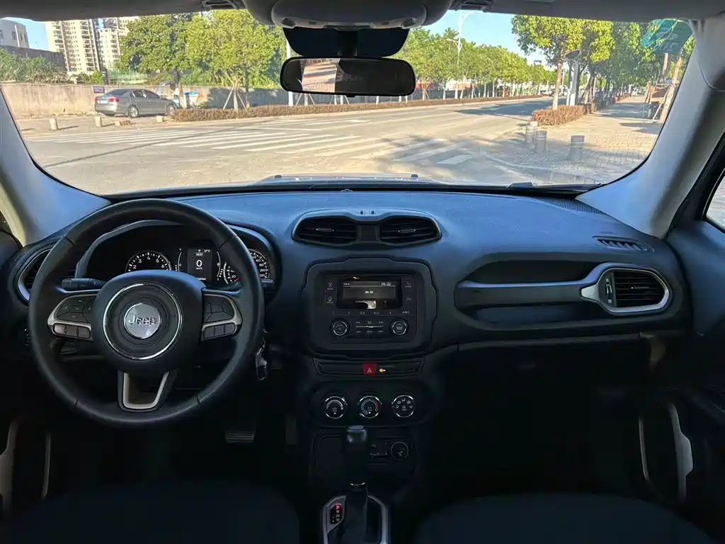 Renegade 1.4 T Auto Kinetic