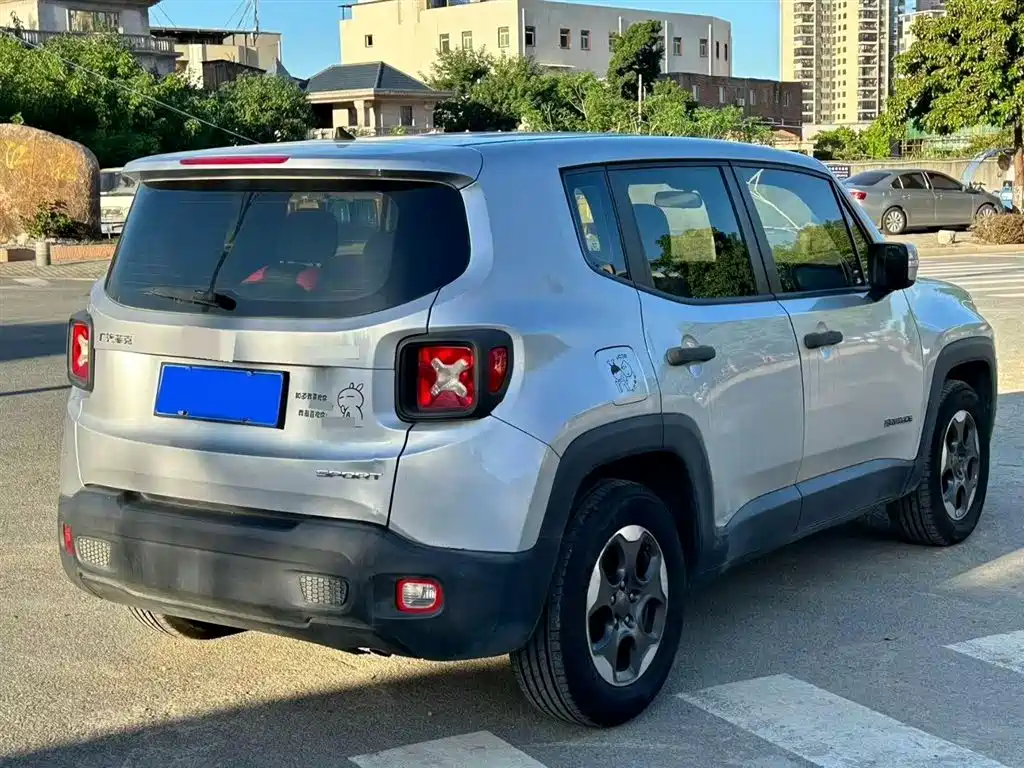 Renegade 1.4 T Auto Kinetic
