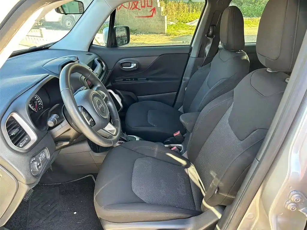 Renegade 1.4 T Auto Kinetic