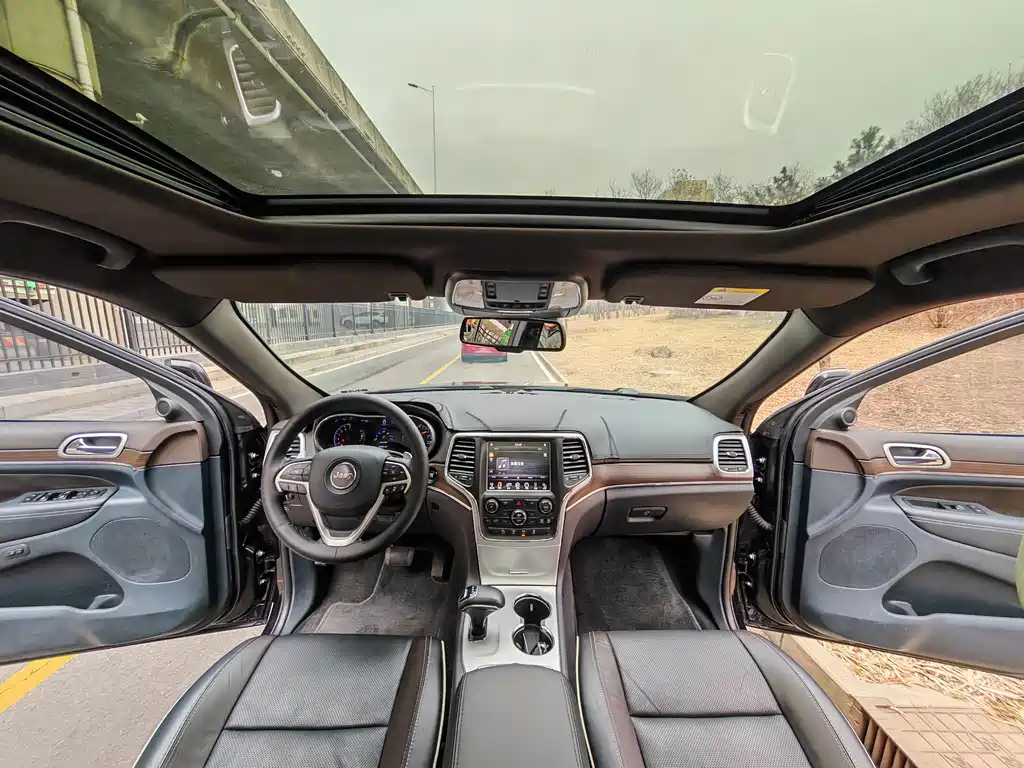 Grand Cherokee (Import) 3.6 L Luxury Navigation