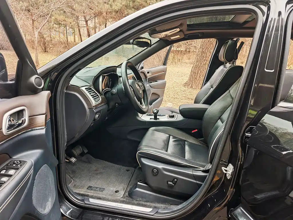 Grand Cherokee (Import) 3.6 L Luxury Navigation
