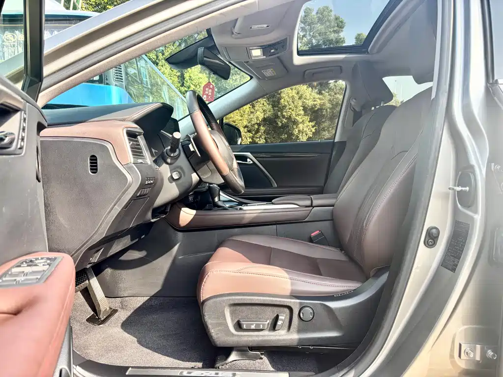 Lexus RX Facelift 300 2 WD Comfort