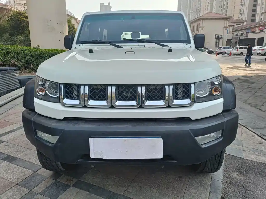 BAIC BJ40 40 L 2.0 T Manual 2 WD Luxury