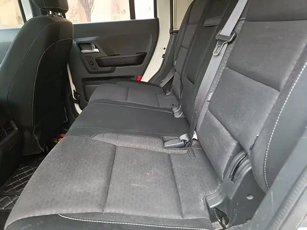 BAIC BJ40 40 L 2.0 T Manual 2 WD Luxury