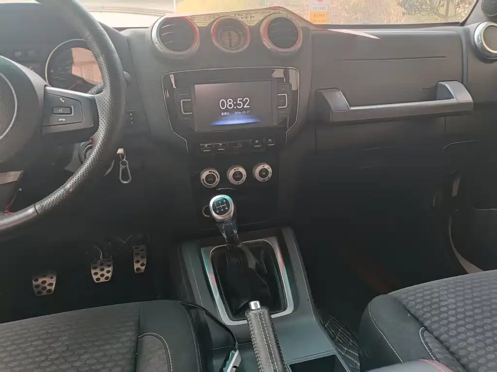 BAIC BJ40 40 L 2.0 T Manual 2 WD Luxury