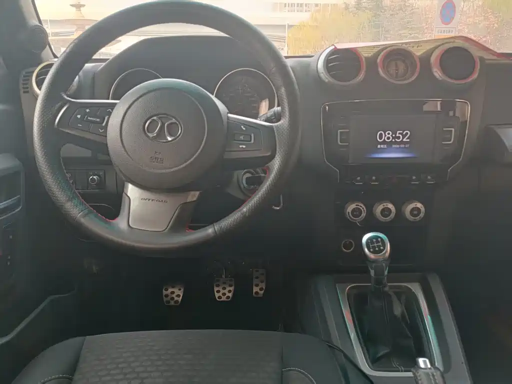 BAIC BJ40 40 L 2.0 T Manual 2 WD Luxury