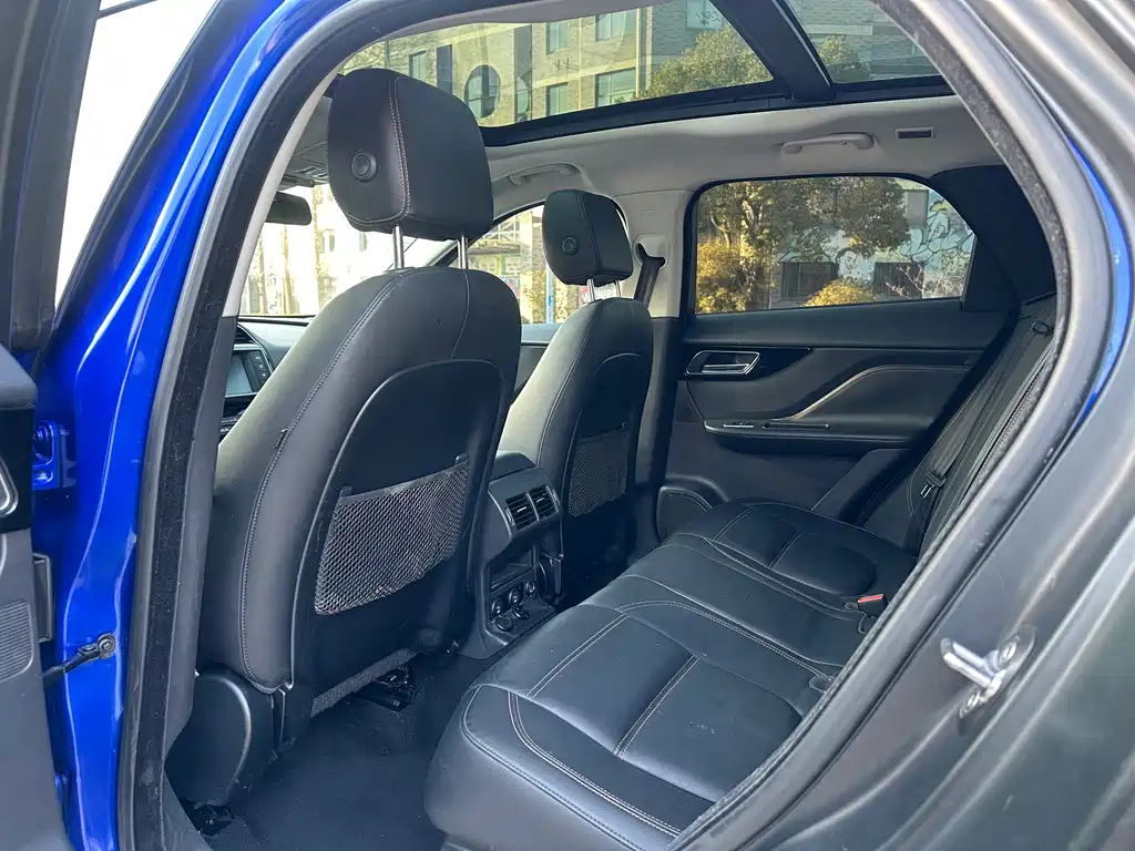 Jaguar F-PACE 2.0 T 4 WD Urban Premium