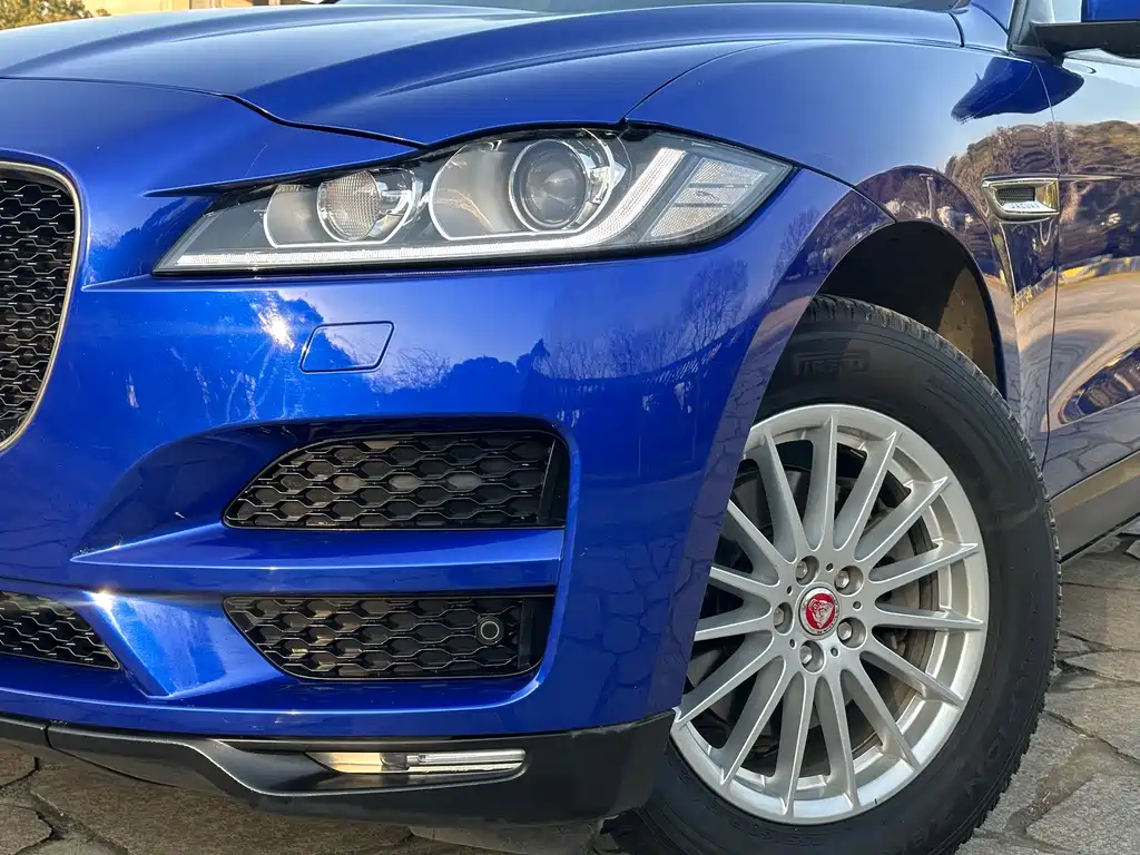 Jaguar F-PACE 2.0 T 4 WD Urban Premium