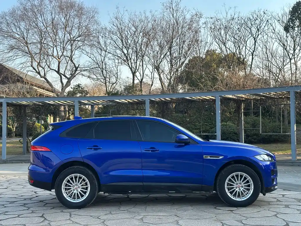 Jaguar F-PACE 2.0 T 4 WD Urban Premium