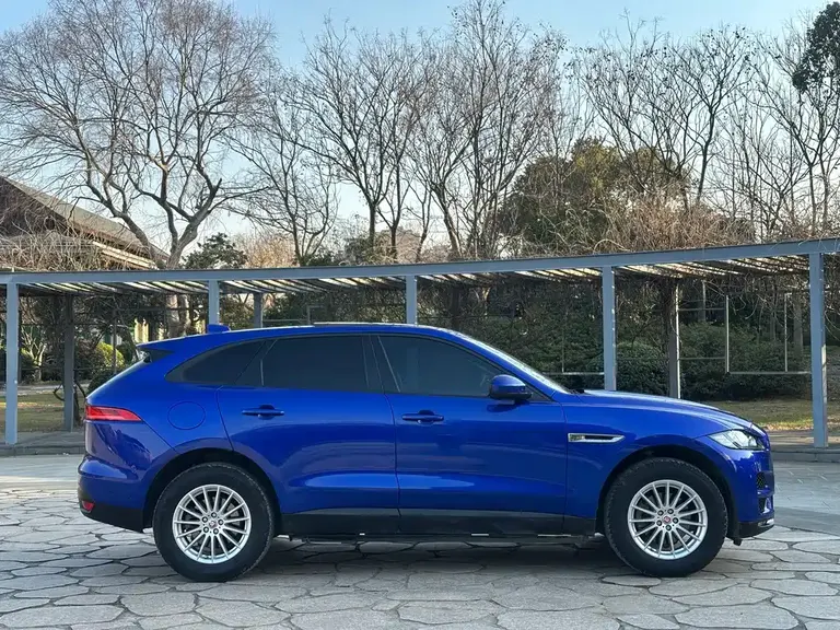 Jaguar F-PACE 2.0 T 4 WD Urban Premium