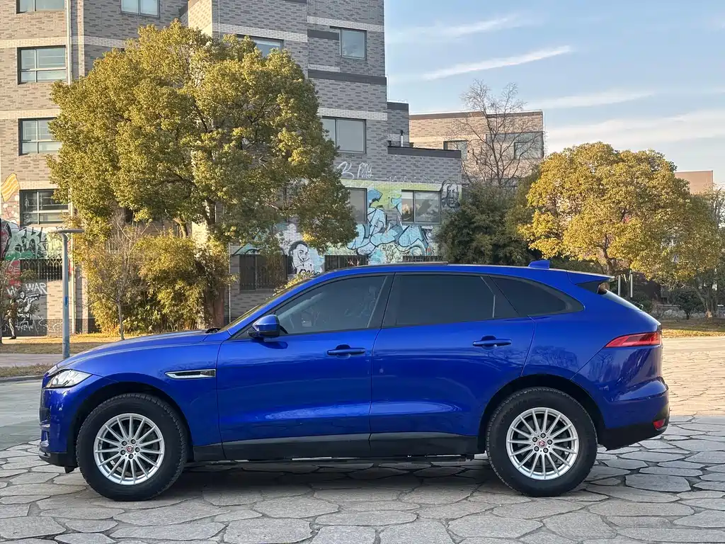 Jaguar F-PACE 2.0 T 4 WD Urban Premium