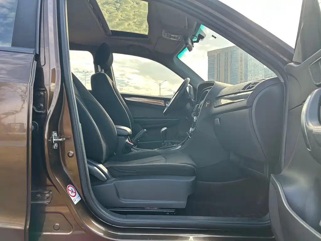 Brilliance V5 中华V5 2014款 1.5 T 手动两驱运动型